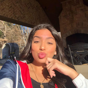 Meet your Posher, Valeria